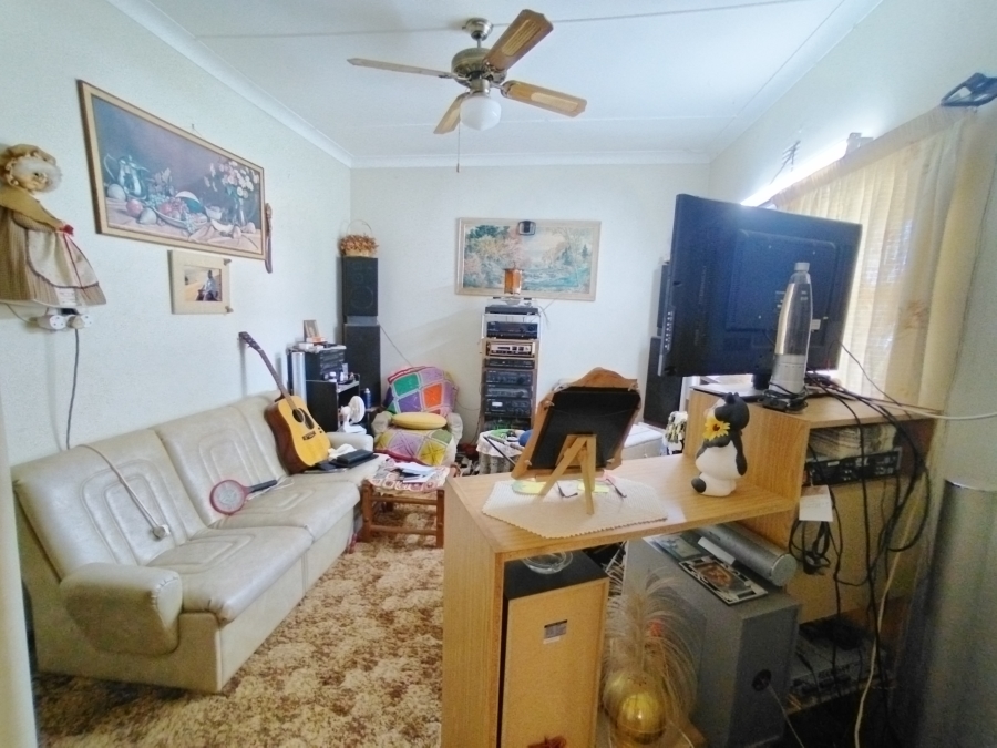 4 Bedroom Property for Sale in Warrenton Northern Cape